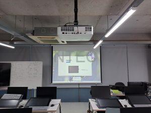 Read more about the article 강의실 프로젝터 / 음향 설치