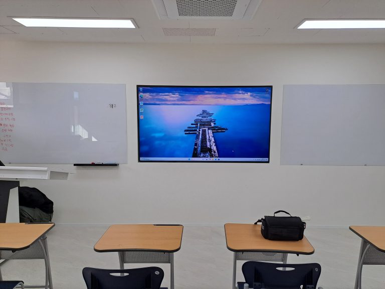 Read more about the article 소형 강의실 전자교탁 설치